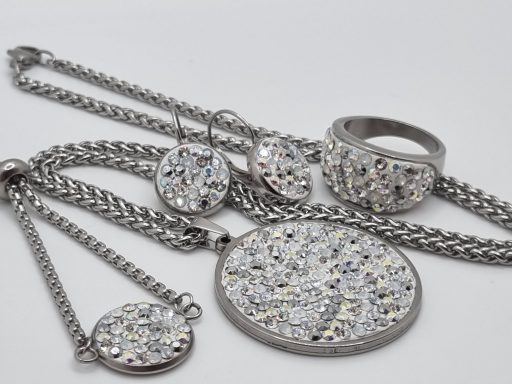 Edelstahlschmuck mit Kristallen veredelt